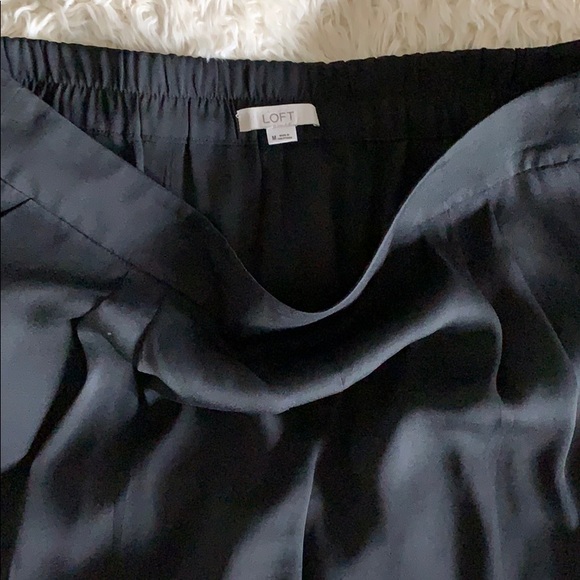 Ann Taylor stretch black shorts - Picture 2 of 8